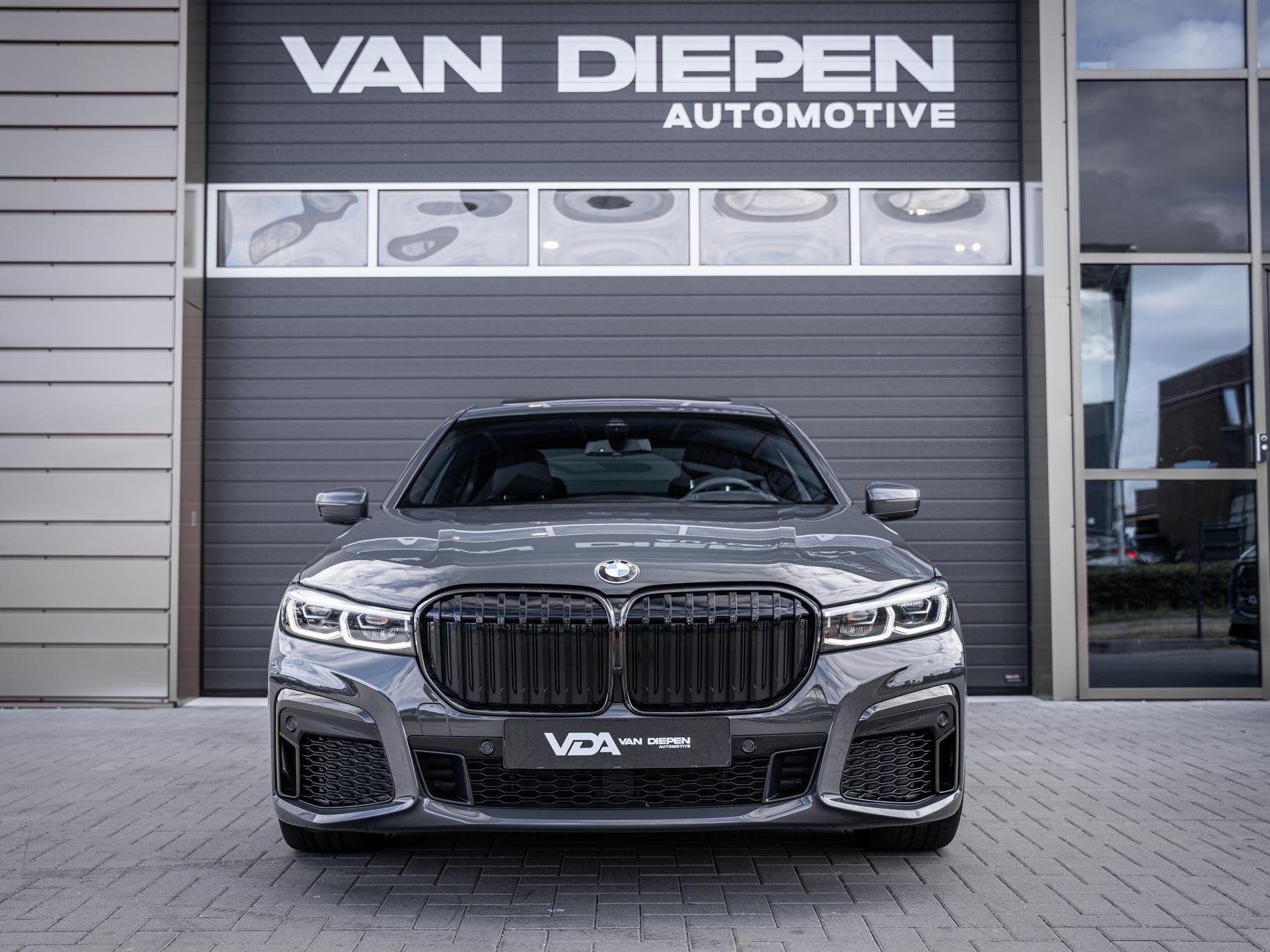 BMW 7-serie 745e High Executive - M-Sport l Dravit Grau l Pa, Auto's, Dealer onderhouden, Achterwielaandrijving, Gebruikt, 394 pk