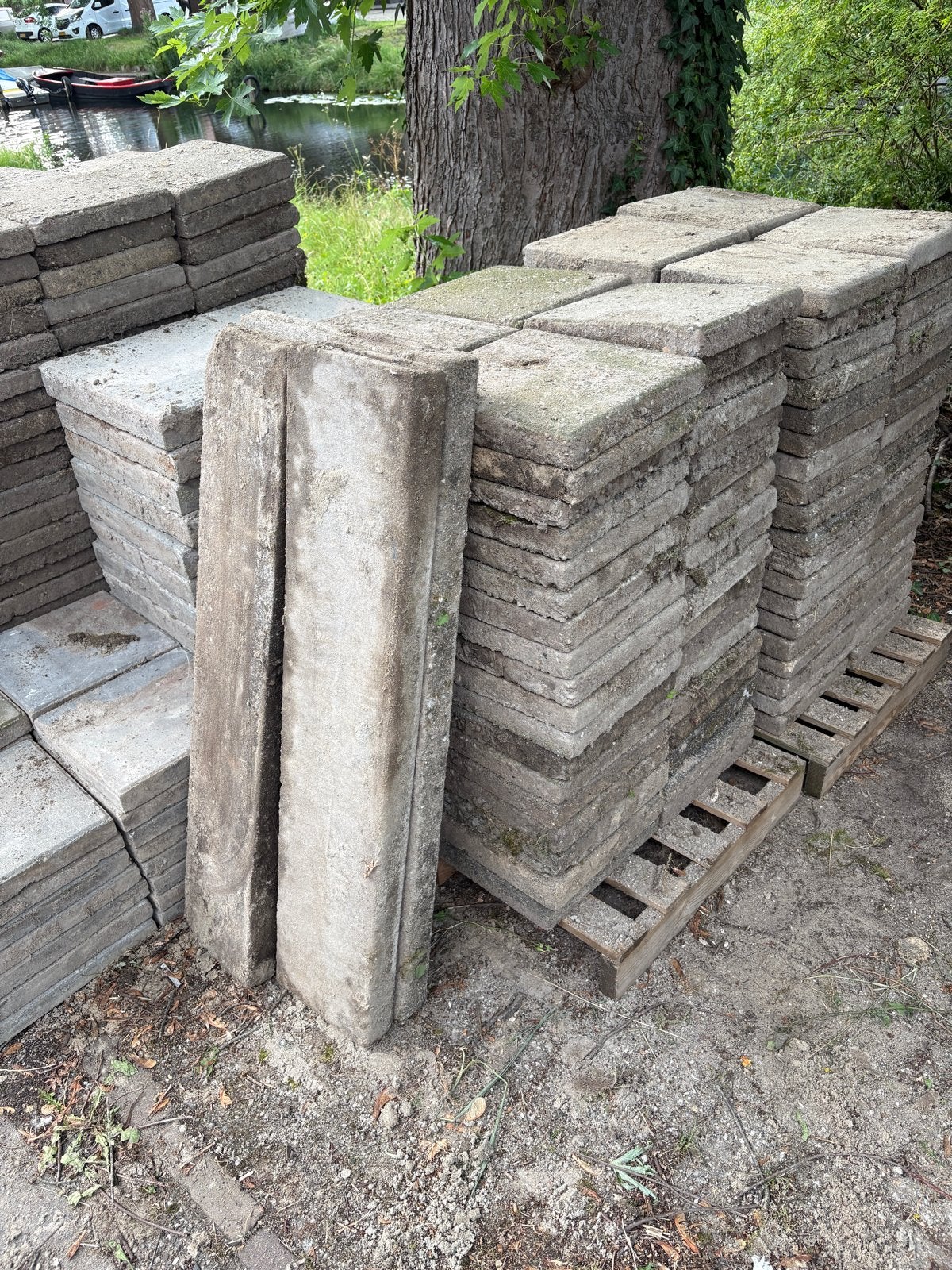 Gratis Stoeptegels ca. 320 stuks, 4 opsluitband, 12st 60x40, Tuin en Terras, Tegels en Klinkers, Ophalen, Overige materialen, Gebruikt