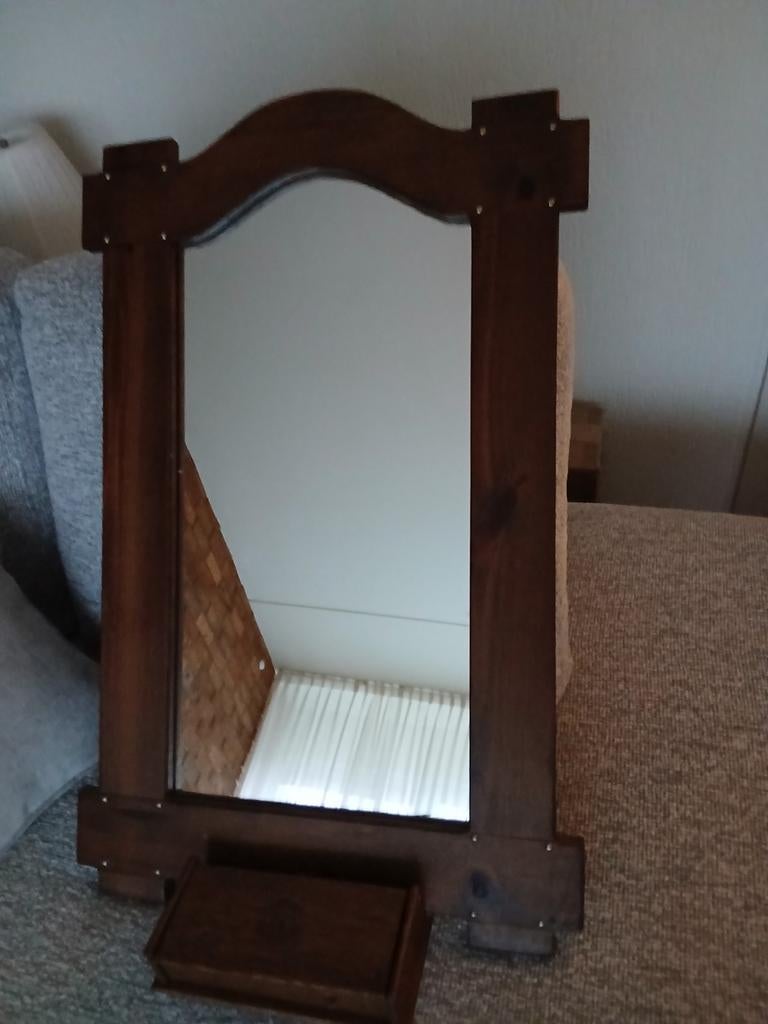 Spiegel met houten lijst en kammenbakje. Vintage, Ophalen, Minder dan 50 cm, Zo goed als nieuw, Minder dan 100 cm
