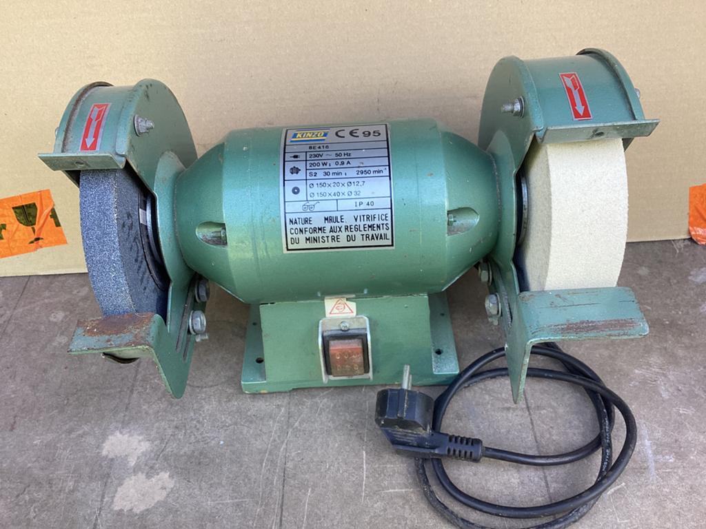 Kinzo werkbank slijpmachine, 200 watt in prima staat. €20,00, Ophalen, Zo goed als nieuw, Minder dan 700 watt, Werkbankslijpmachine