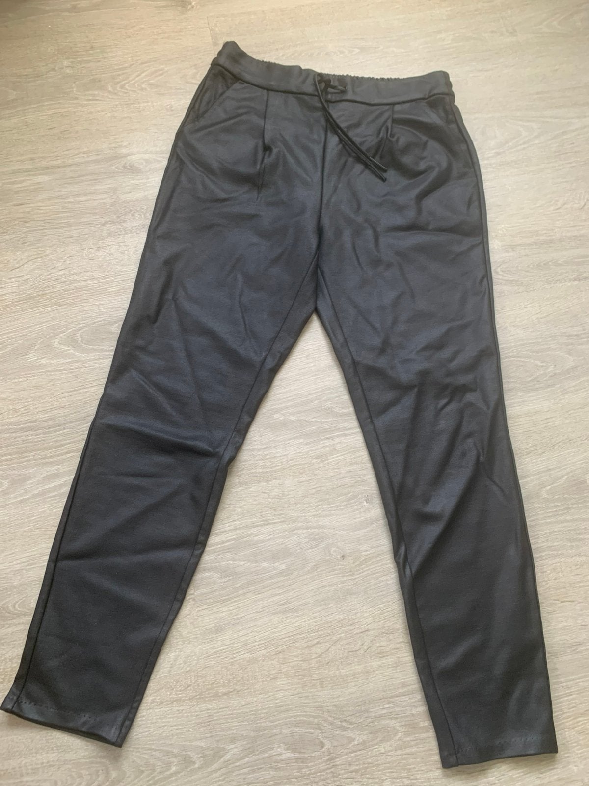 Vero Moda leather leer broek, Maat 38/40 (M), Zwart, Ophalen of Verzenden, Zo goed als nieuw