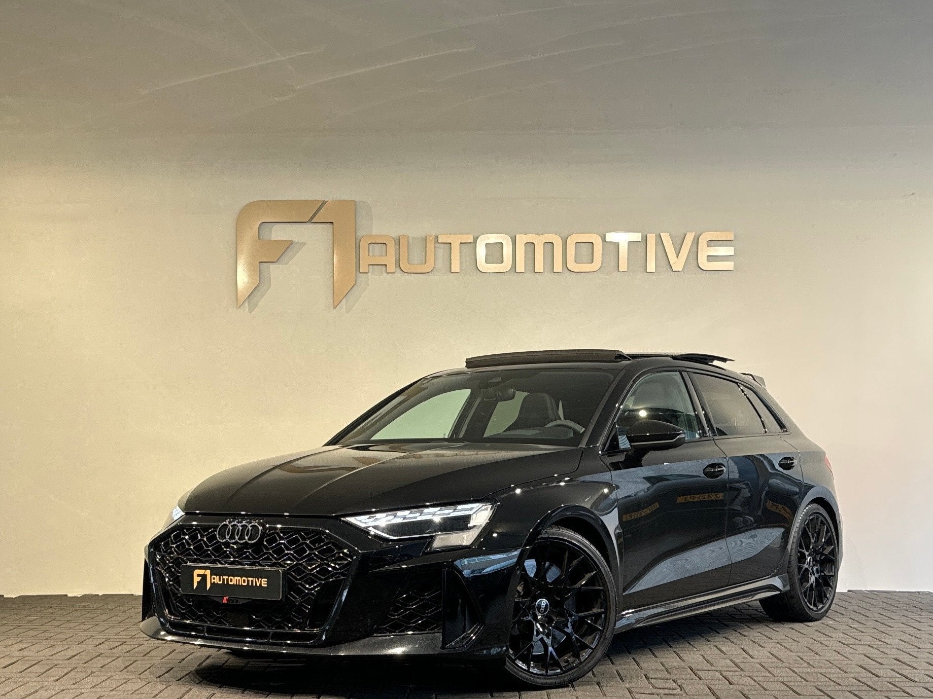 Audi RS3 Sportback 2.5 TFSI quattro Pano|Sonos|Carbon|Kuipst, Automaat, Dealer onderhouden, Gebruikt, RS3
