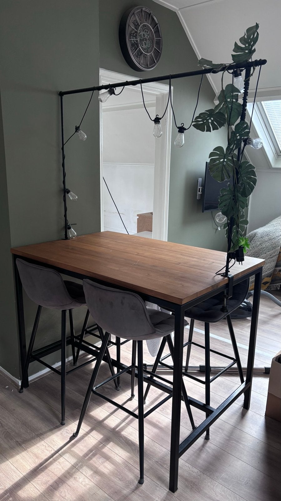 Bartafel met 4 barkrukken - Modern design, Huis en Inrichting, Barren, Ophalen, Gebruikt, Inclusief barstoelen