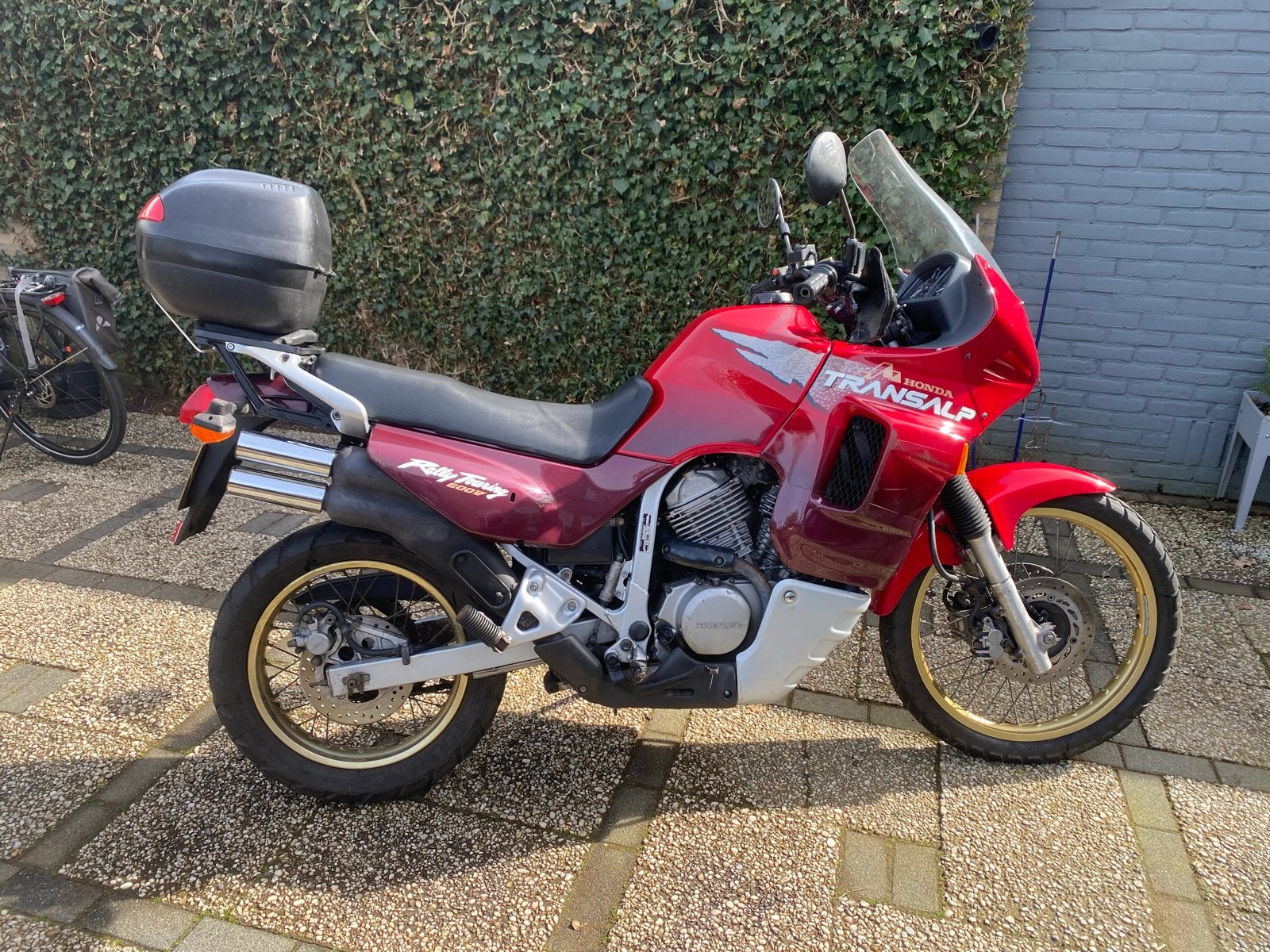 Honda Transalp 600 uit 1997 - Starten en Lopen!