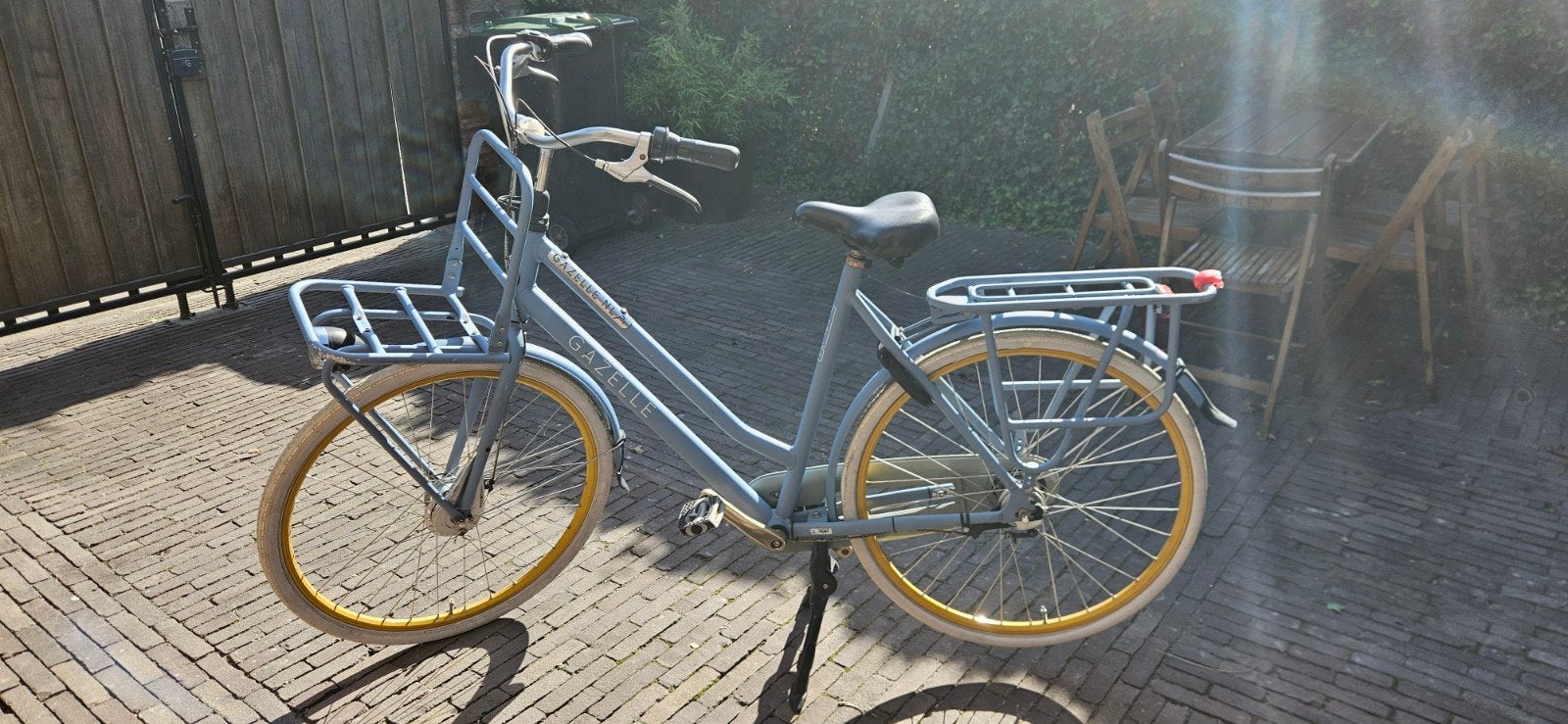 Gazelle stadsfiets met nieuwe binnen- en buitenbanden