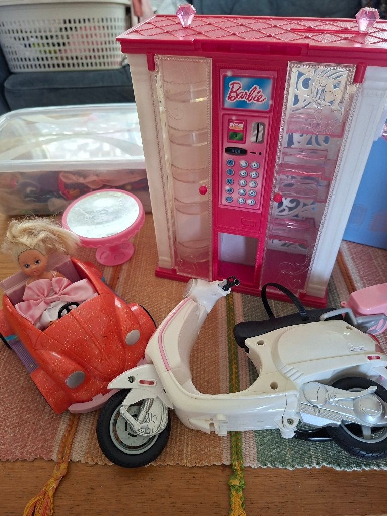 Barbie Shelly Kast cabrio scooter, Ophalen of Verzenden, Zo goed als nieuw, Barbie