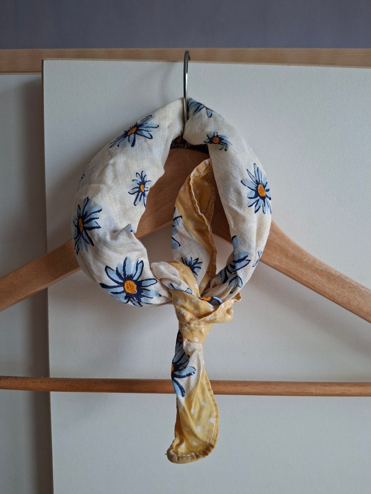 Zomerse sjaal met madeliefjesprint, Kleding | Dames, Maat 38/40 (M), Ophalen of Verzenden, Onbekend, Sjaal
