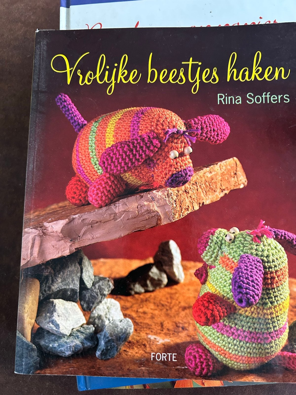 Haakboekje Vrolijke Beestjes Haken - Rina Soffers, Ophalen of Verzenden, Zo goed als nieuw, Haken, Patroon of Boek