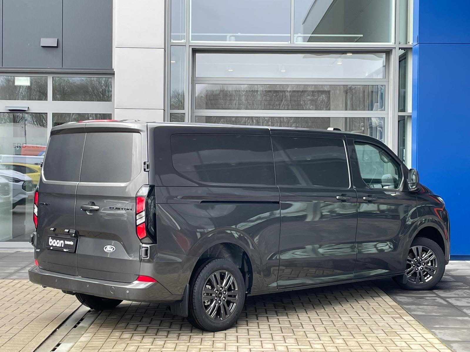 Ford Transit Custom 320 2.5 PHEV L2H1 Limited | Driver Ass., Auto's, 12 maanden, Zwart, 4 cilinders, 2500 kg