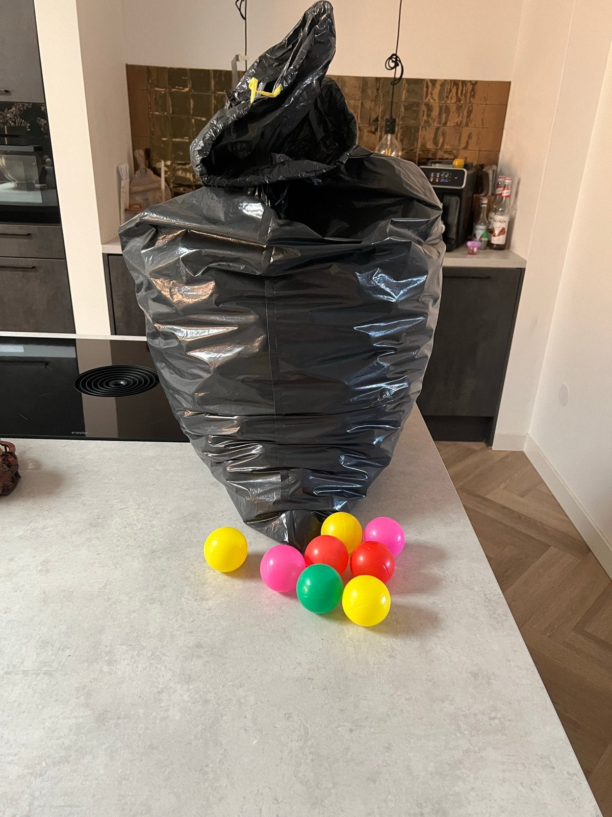 Circa 400 ballenbak ballen in diverse kleuren, Ophalen of Verzenden, Gebruikt, Jongen of Meisje