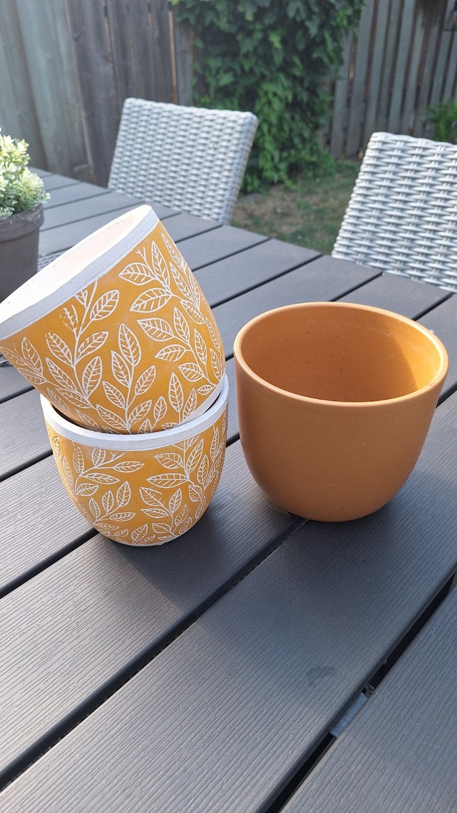 set van 3 okergele bloempotten., Ophalen, Rond, Binnen, Aardewerk