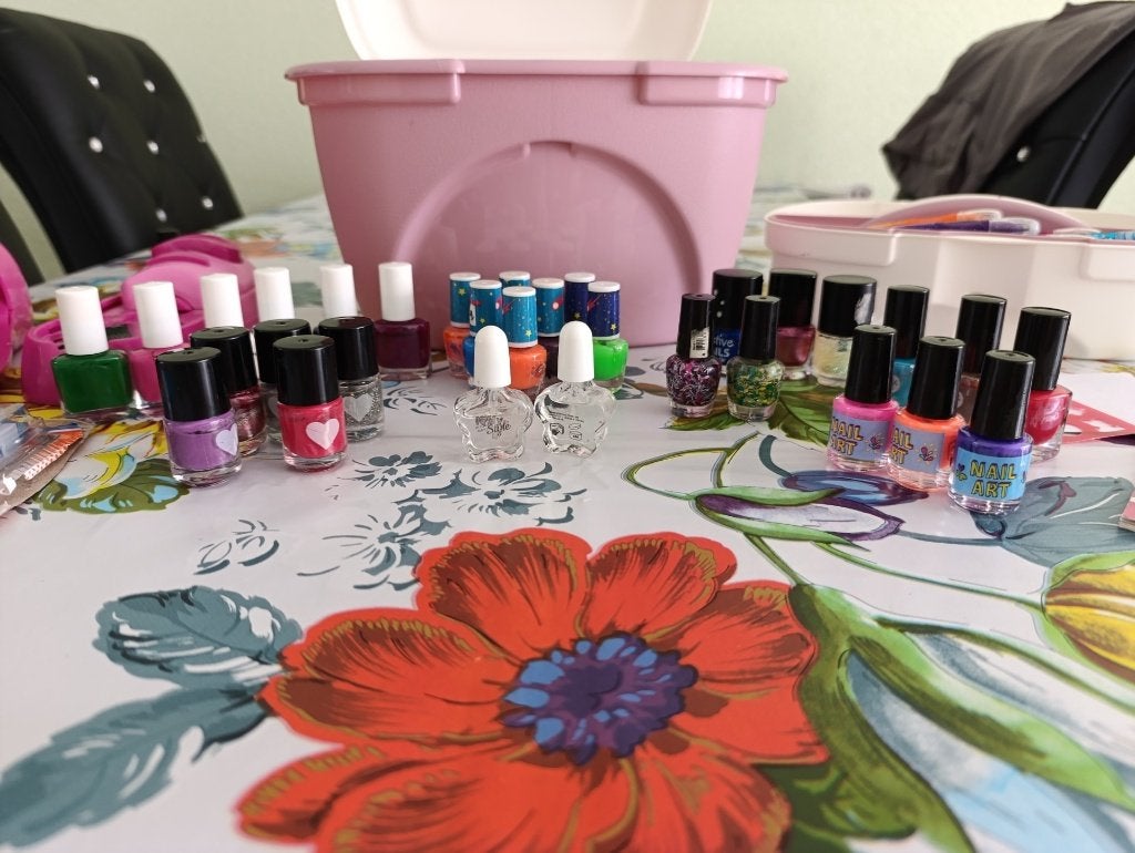 Te koop,nagellak box, Overige kleuren, Ophalen of Verzenden, Zo goed als nieuw, Handen en Nagels
