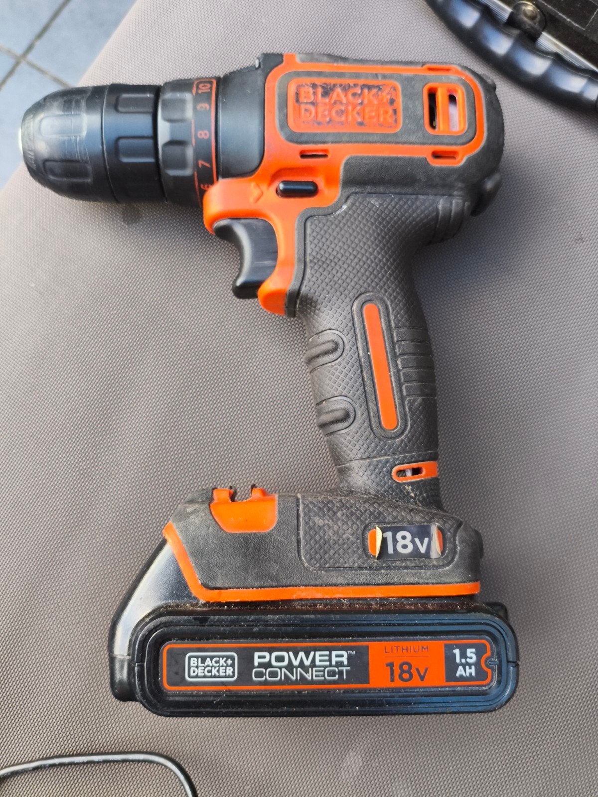 Black+Decker Accu Schroefboormachine en koffer, Gebruikt, Variabele snelheid, Ophalen of Verzenden, Boor- en Schroefmachine