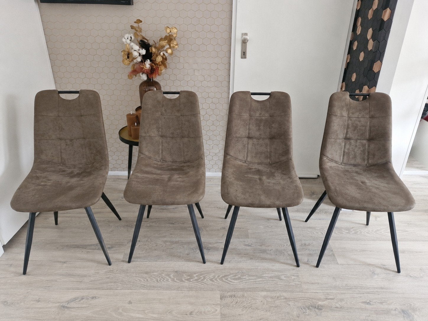 4 Bruine microvezel suède-achtige eetkamerstoelen, Gebruikt, Bruin, Ophalen of Verzenden, Vier