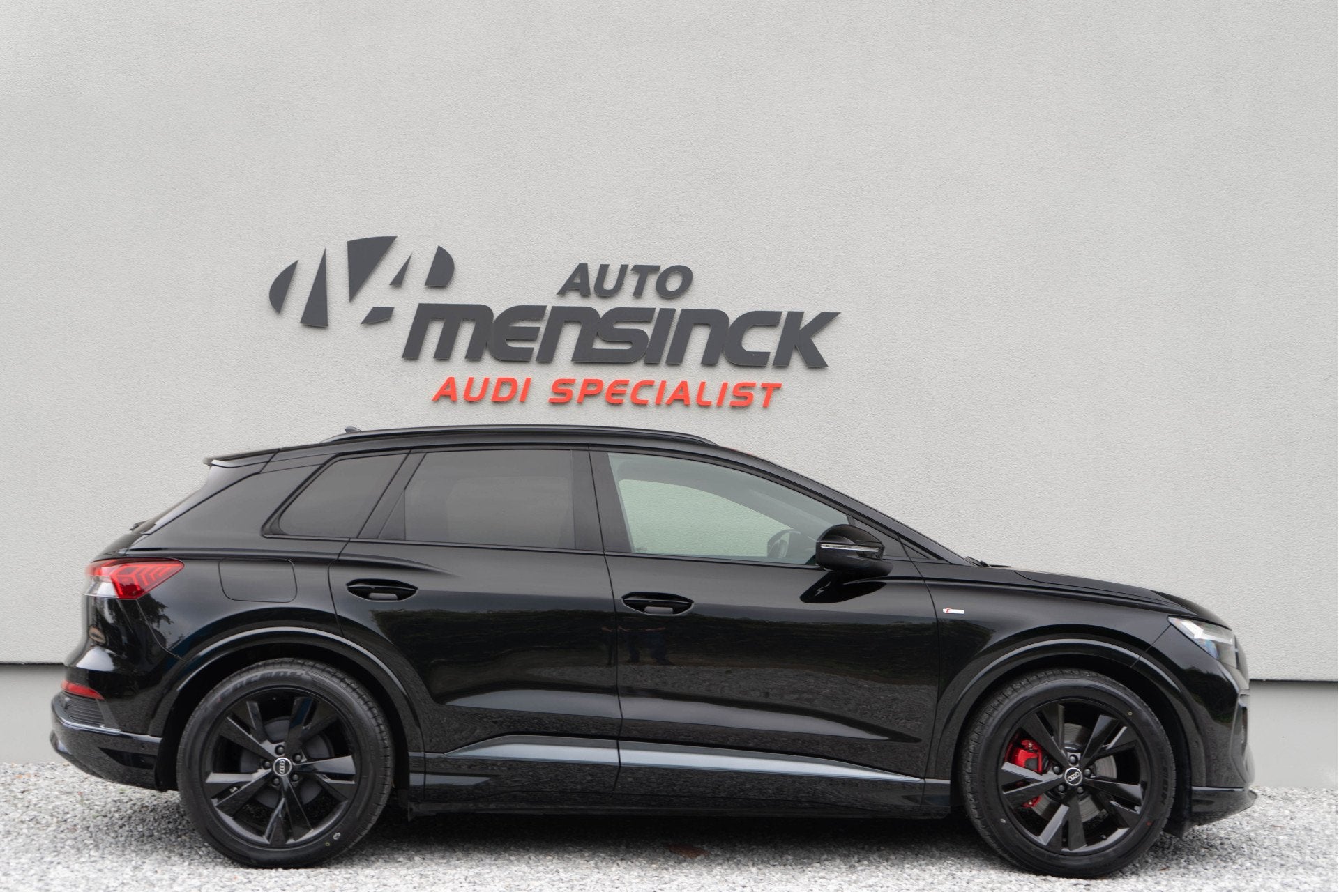 Audi Q4 e-tron 40 / 2x S-line/ Standkachel/ Adaptive Cruise, Automaat, Achterwielaandrijving, Gebruikt, Zwart