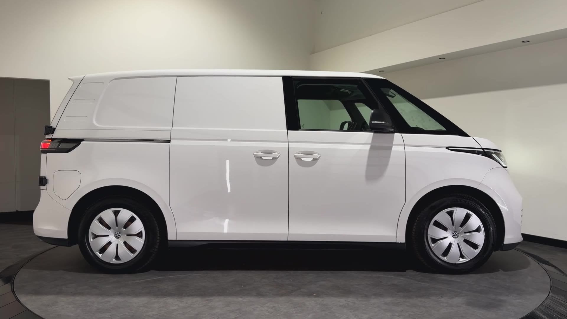 Volkswagen ID. Buzz Cargo 77 kWh | Trekhaak Elek. | Stuur ve, Automaat, Gebruikt, 82 kWh, Met garantie (alle)