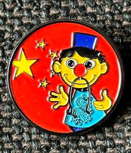 Efteling pin Carnaval Festival China, Verzamelen, Ophalen of Verzenden, Zo goed als nieuw, Button of Speldje