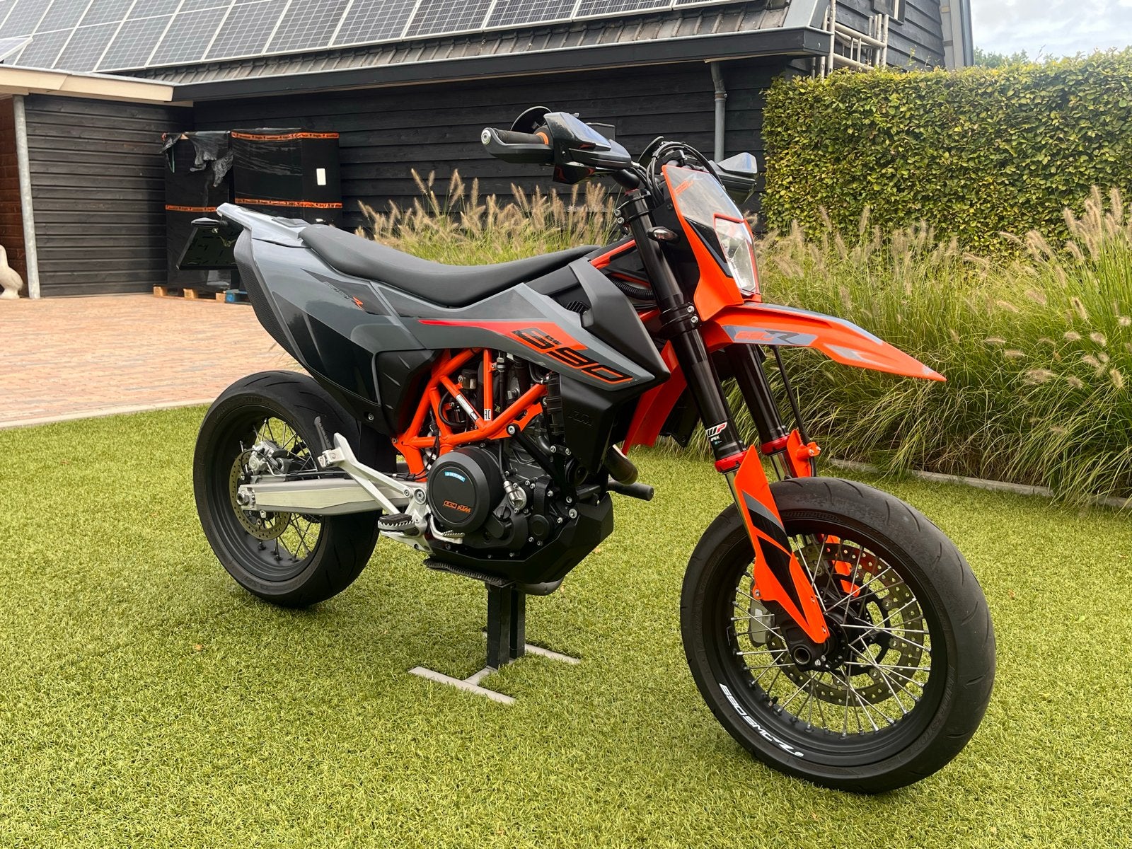 KTM 690 SMC R Supermoto  2021 16000km Perfecte staat!, Gebruikt, Particulier, Minimaal motorrijbewijs A2, ABS