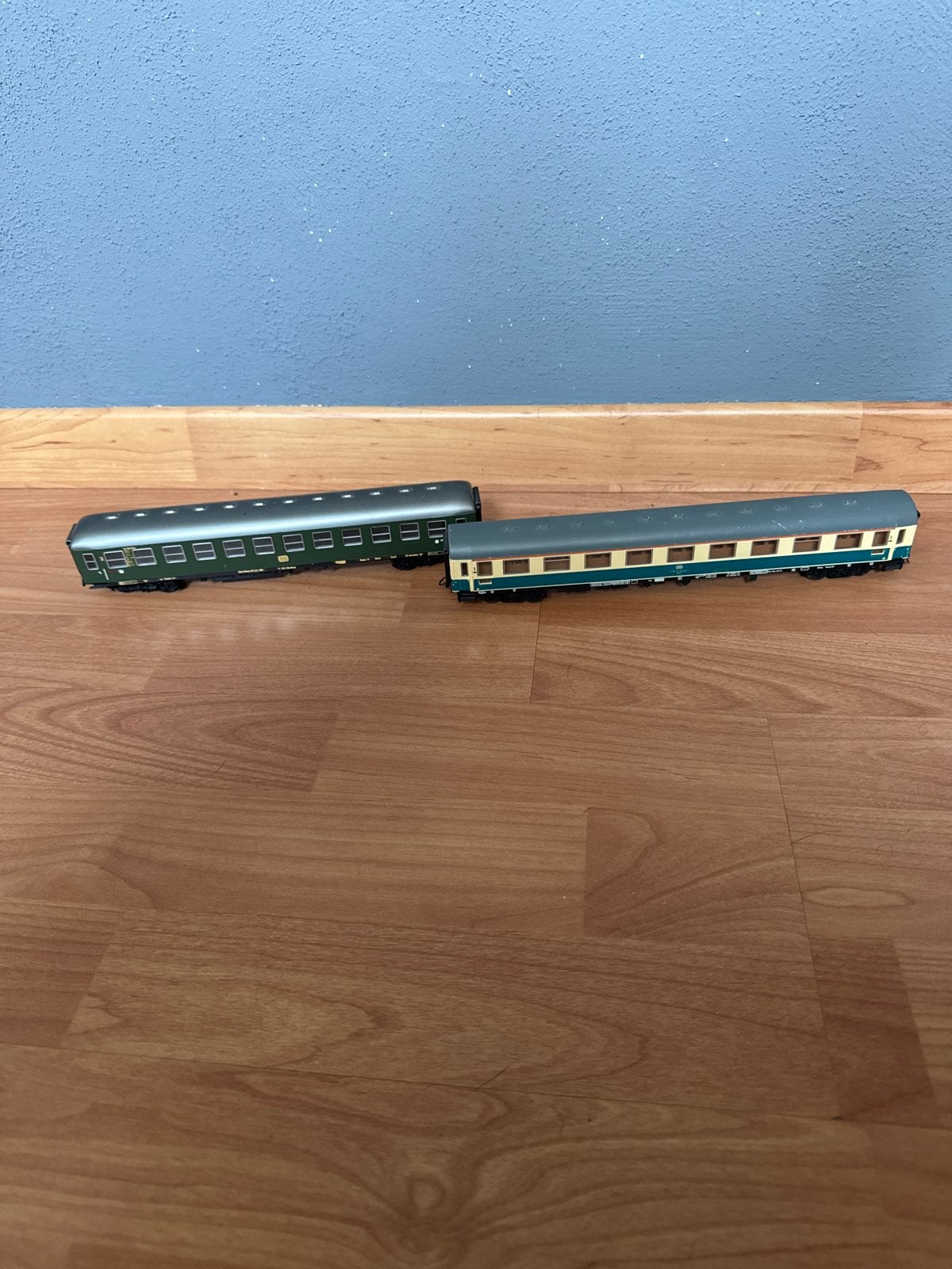2x Fleischmann HO Personenwagons, Gebruikt, Gelijkstroom, Fleischmann, Wagon