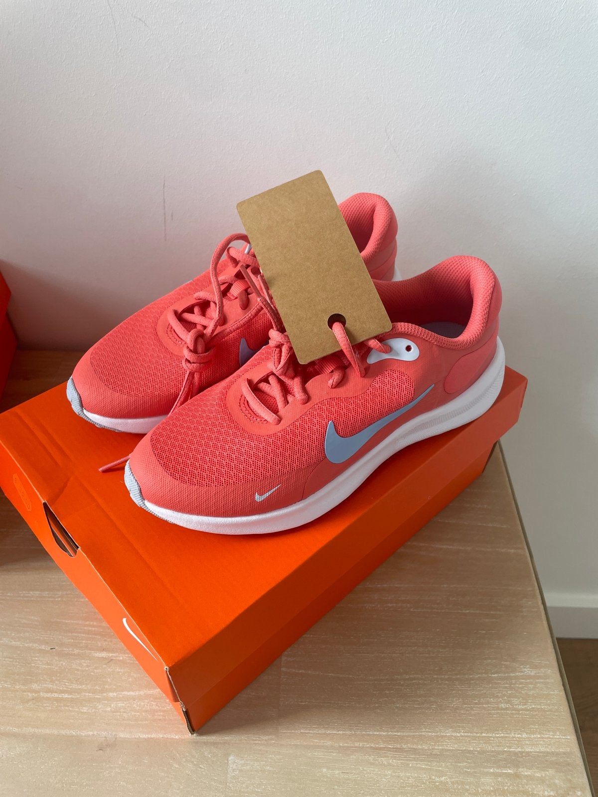 Nike Revolution 7 hardloopschoenen - Maat 36,5, Ophalen of Verzenden, Nieuw, Roze, Sportschoenen