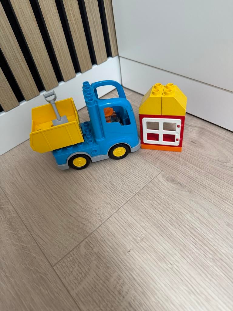 Lego Duplo Truck met huisje (mist radio), Gebruikt, Overige thema's, Lego, Ophalen of Verzenden
