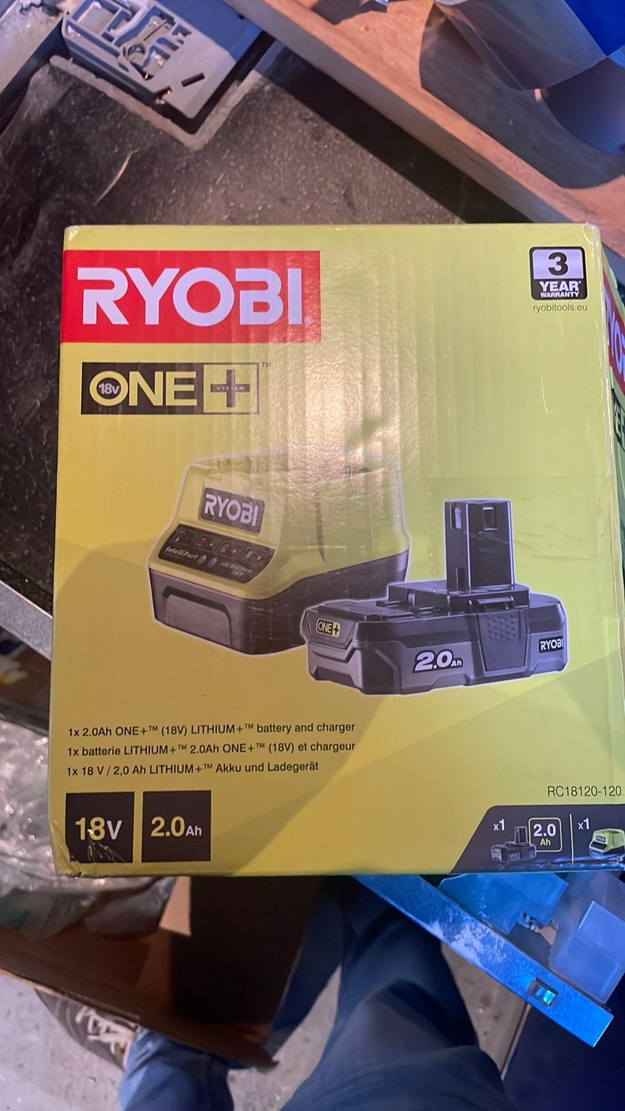 Ryobi 18v 2 amp accu en lader, Ophalen of Verzenden, Nieuw