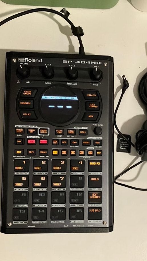 Roland sp 404 mk2, Ophalen of Verzenden, Zo goed als nieuw