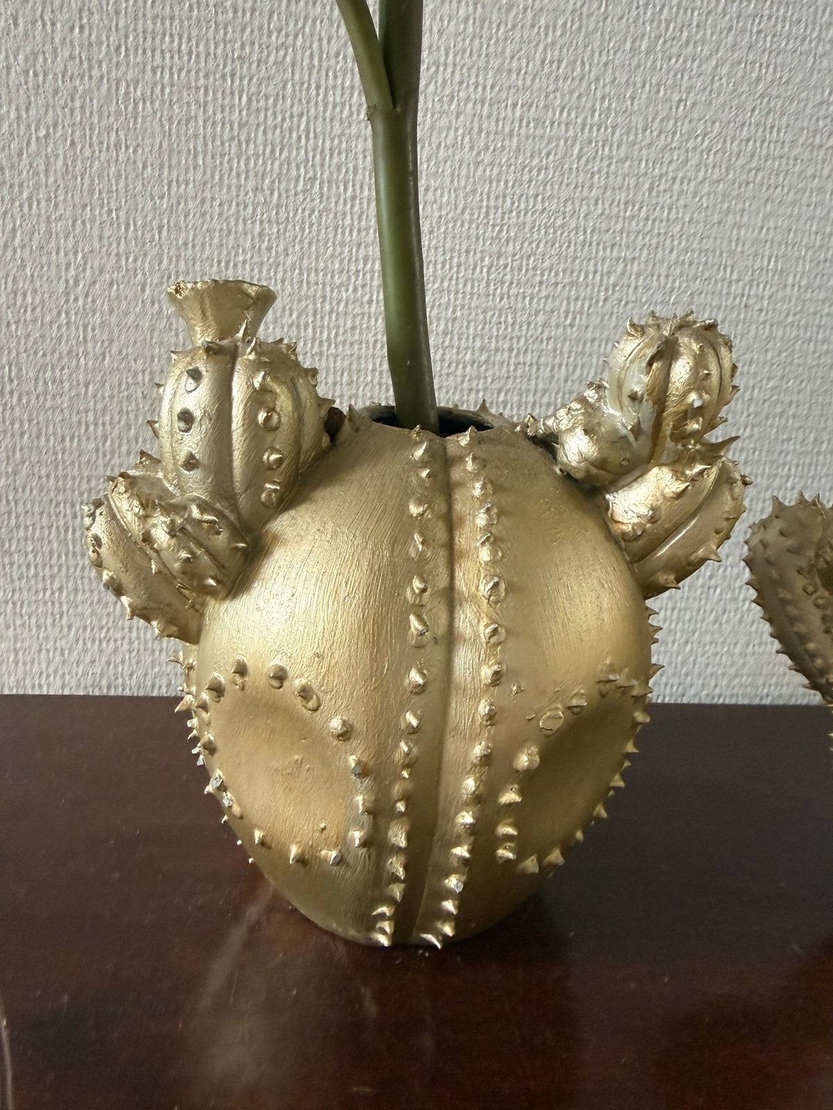Set van 2 gouden cactus vazen - set 2 golden cactus vases, Huis en Inrichting, Inclusief decoratie, Ophalen of Verzenden, Zo goed als nieuw