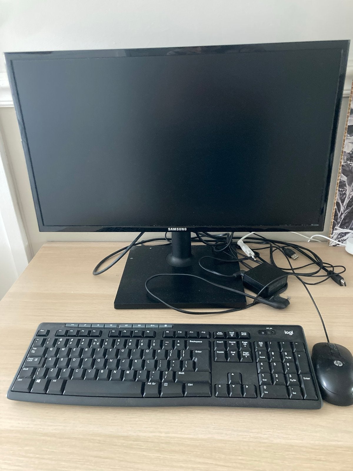 Samsung F24T400FHU Monitor - Full HD, 24 inch, Ophalen, HDMI, Kantelbaar, Full HD