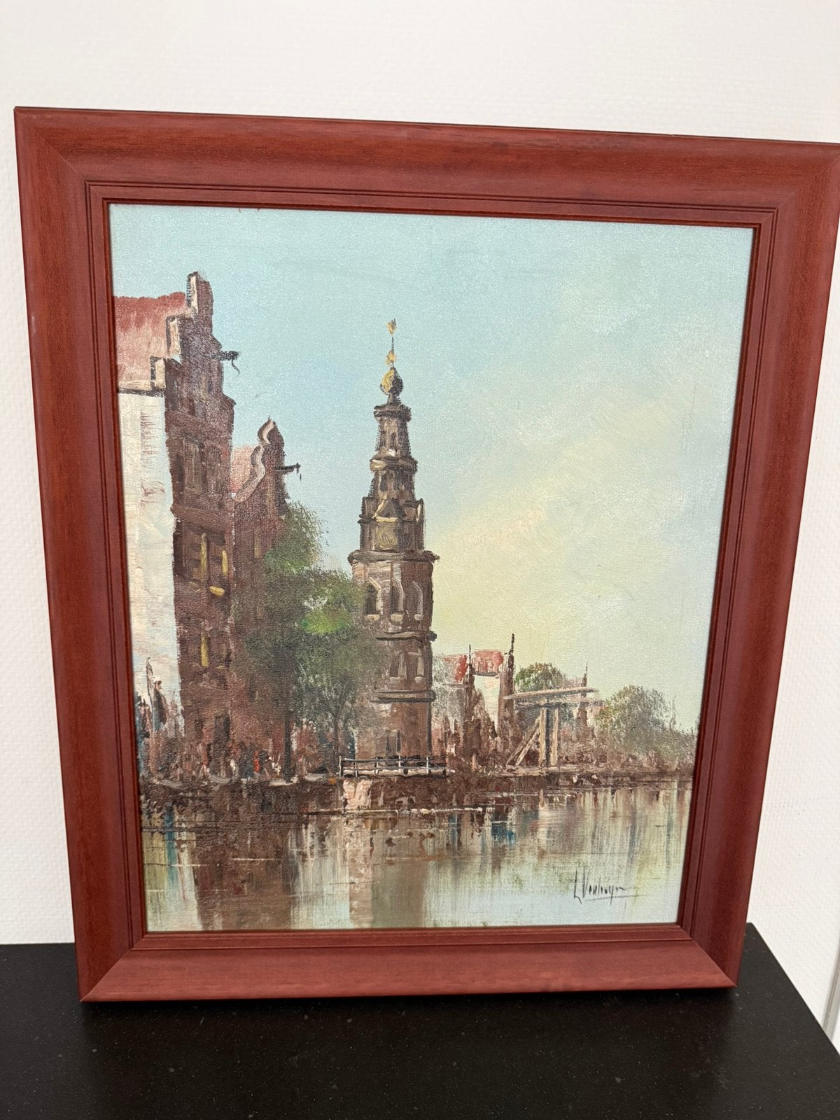 Sfeervol schilderij toren aan gracht 50br x 60h, Doek, Overige technieken, Ophalen of Verzenden, Bijzondere lijst
