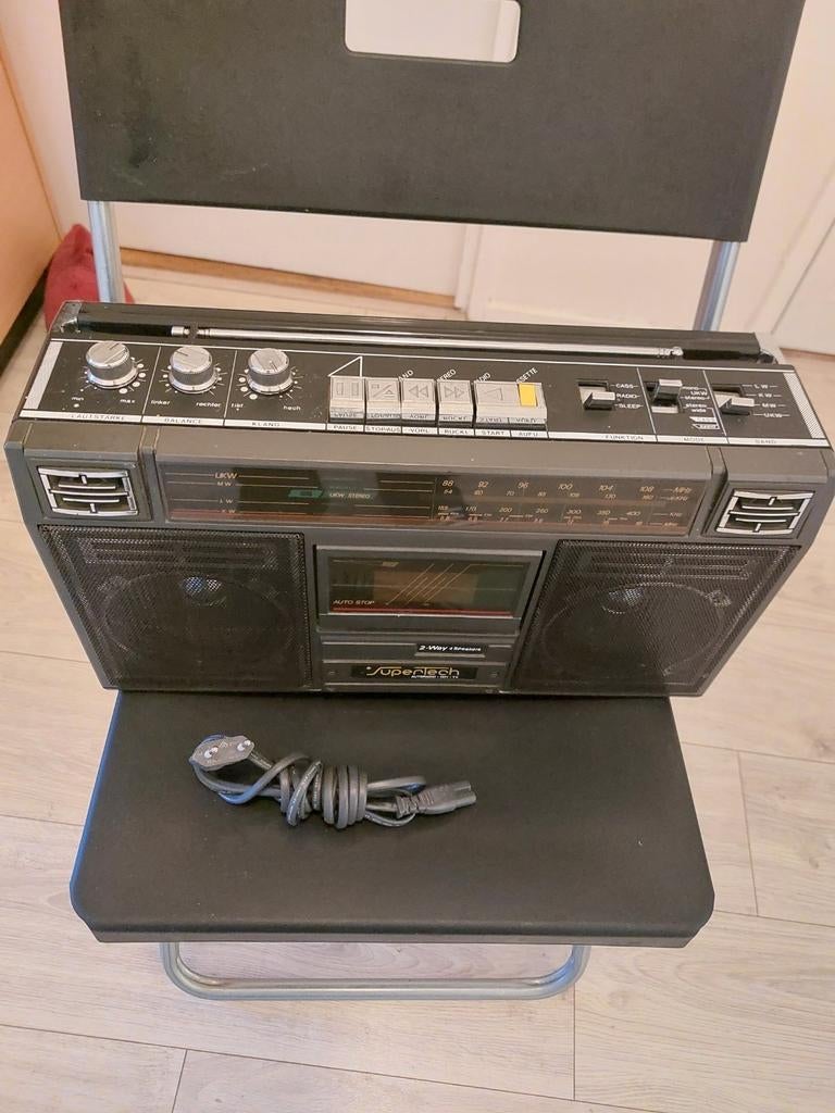 Radio met cassette recorder (Antiek)., Audio, Tv en Foto, Radio's, Ophalen, Zo goed als nieuw