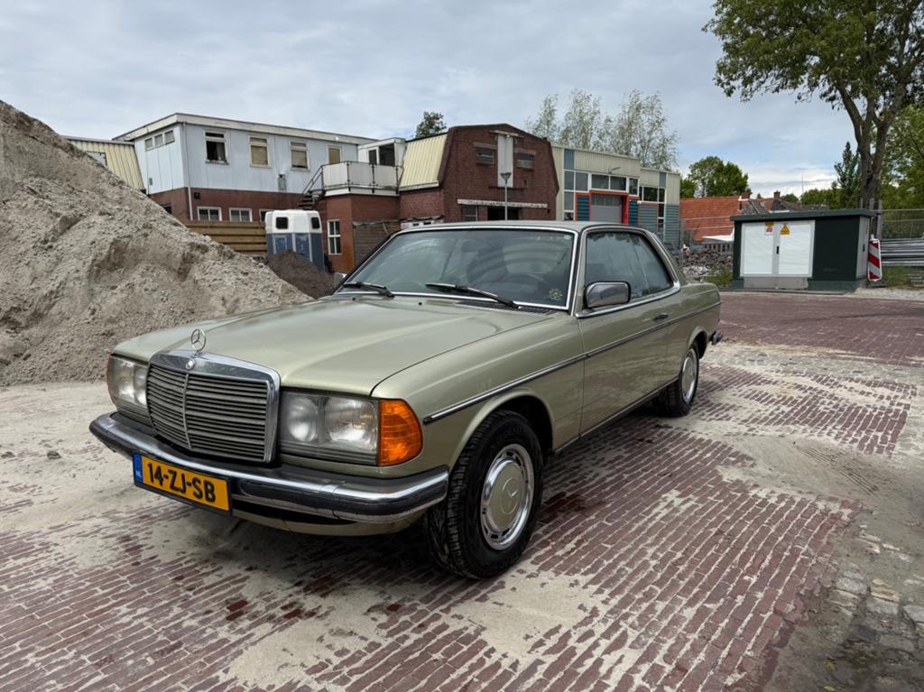 Mercedes-Benz 200-Serie 2.3 230 CE 1982 Groen, Auto's, Mercedes-Benz, Zwart, 4 cilinders, 2299 cc, Particulier