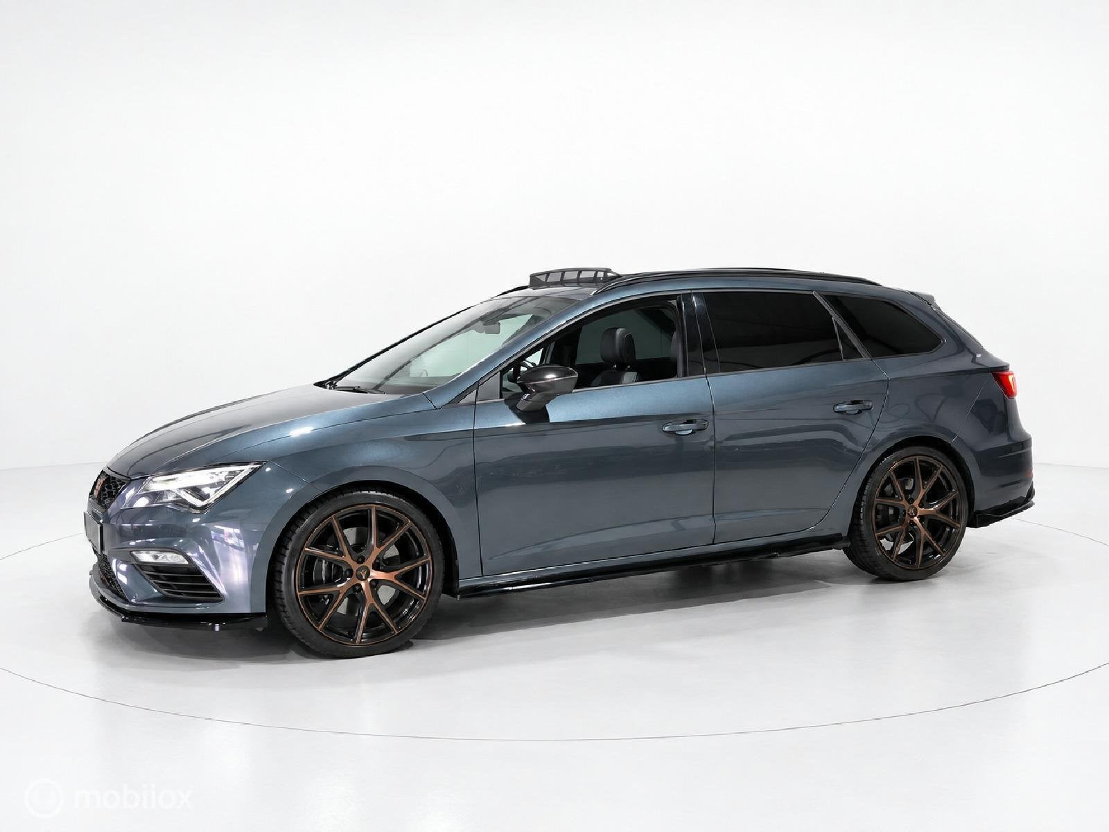 Seat Leon ST Cupra 300 4DRIVE 2.0 TSI Beats|Pano|Carbon|Virt, Auto's, Automaat, 15 km/l, Gebruikt, 4 cilinders