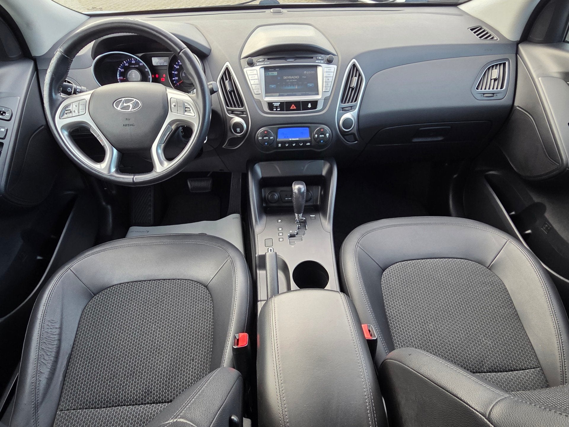 Hyundai Ix35 2.0i Business Edition/NIEUW MOTOR, Auto's, Gebruikt, 4 cilinders, Leder en Stof, Origineel Nederlands