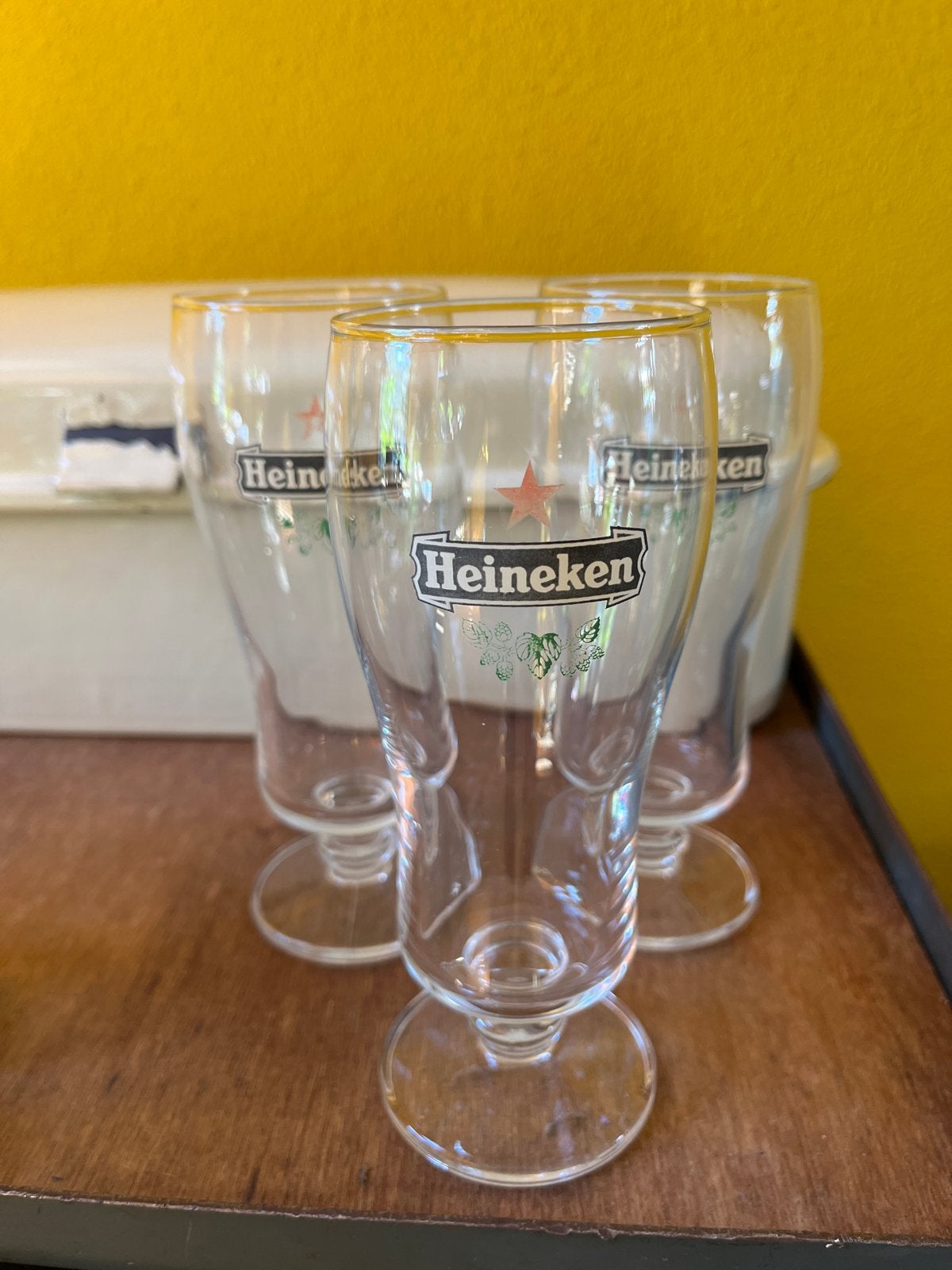 Set van 3 Heineken bierglazen op pootjes, Ophalen of Verzenden, Zo goed als nieuw, Glas of Glazen, Heineken