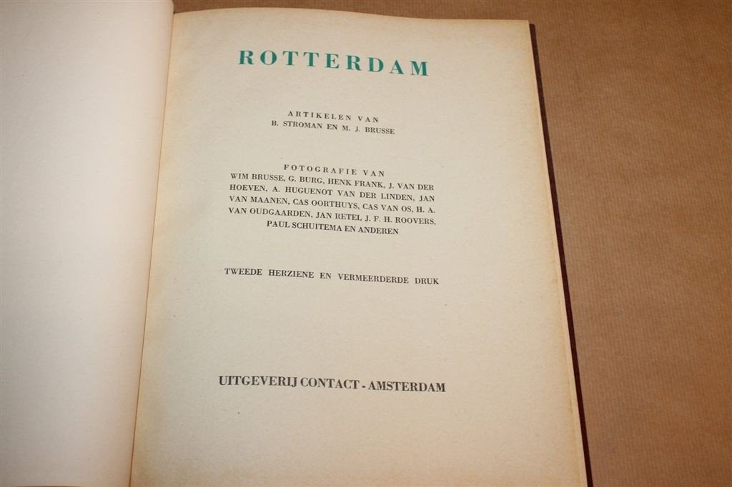 Rotterdam — Fotoboek met Cas Oorthuys en Schuitema 1941, Ophalen of Verzenden, Gelezen