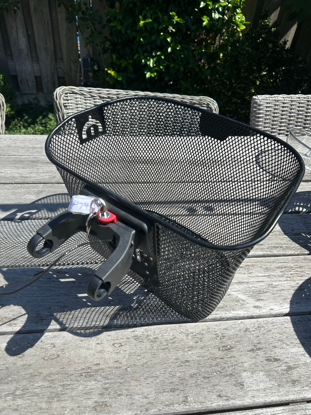 Zwarte fietsmand met stuurbevestiging, Fietsen en Brommers, Fietsaccessoires | Fietsmanden, Ophalen of Verzenden, Gebruikt, Fietsmand