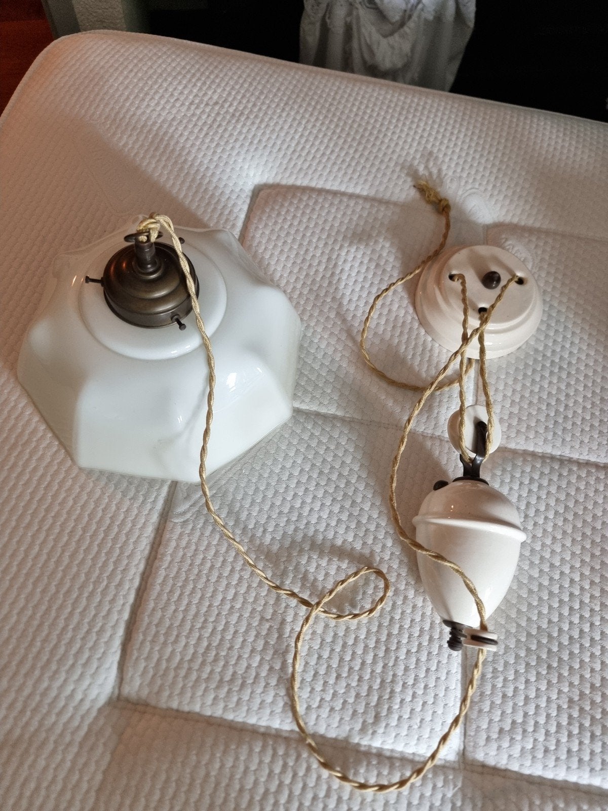 Antieke Art Deco Hanglamp met Katrol -Wit Opaline Glas & Por, Antiek en Kunst, Antiek | Lampen, Ophalen of Verzenden