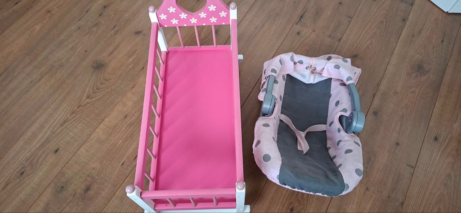 Poppen bedje en maxi cosi, Kinderen en Baby's, Speelgoed | Poppen, Ophalen