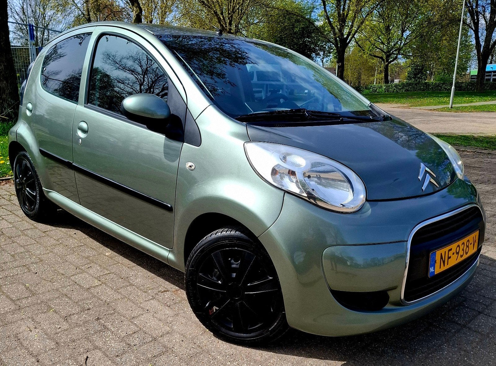 Citroën C1 1.0 – 5-deurs – CarPlay – 120.500 gelopen, Auto's, Citroën, Voorwielaandrijving, Stof, Zwart, 4 stoelen