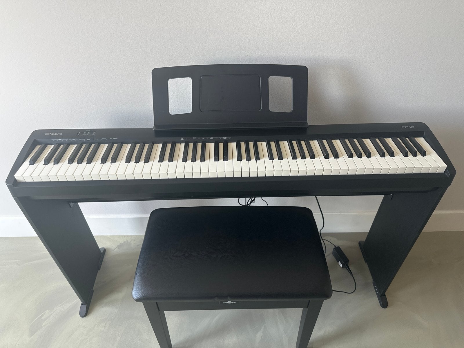 Roland FP-10 Digitale Piano met Standaard en Bankje, Ophalen, Zwart, Digitaal, Zo goed als nieuw