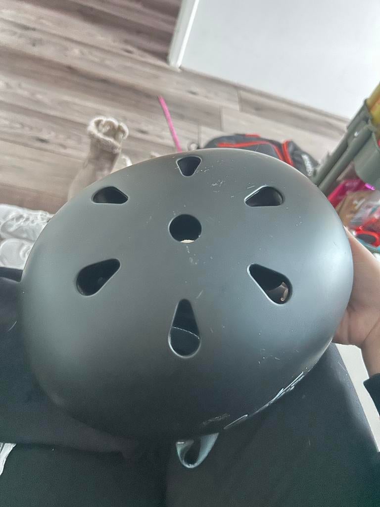 Zwarte skate helm van Slamm Scooters, Ophalen, Gebruikt, Bescherming