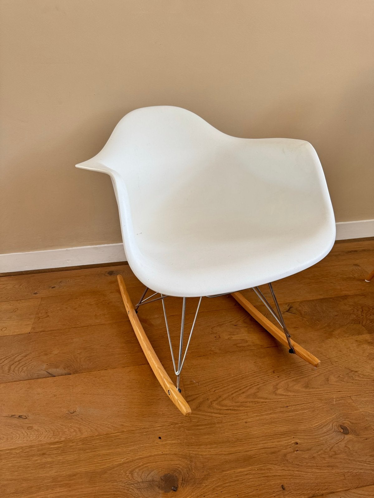 Vitra Eames RAR Replica Schommelstoel Wit, Ophalen, Wit, Zo goed als nieuw, Eén