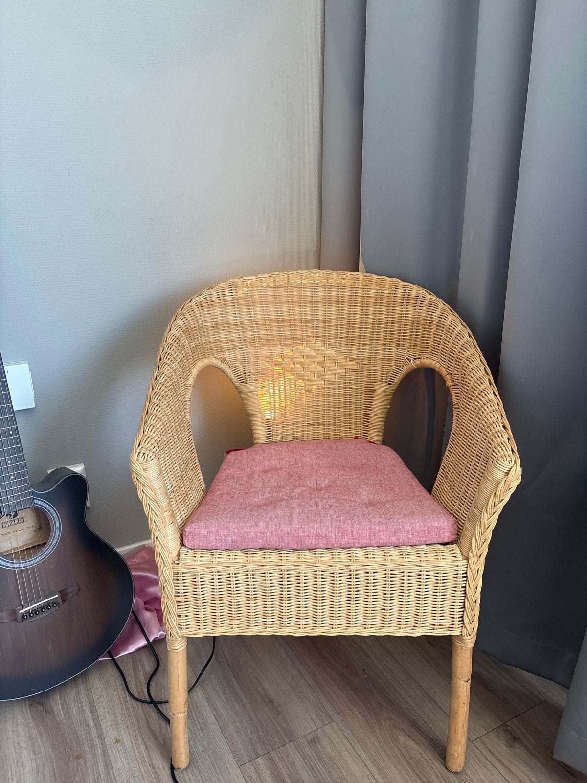 Rotan stoel met roze kussen, Ophalen, Gebruikt, Overige kleuren, Riet of Rotan