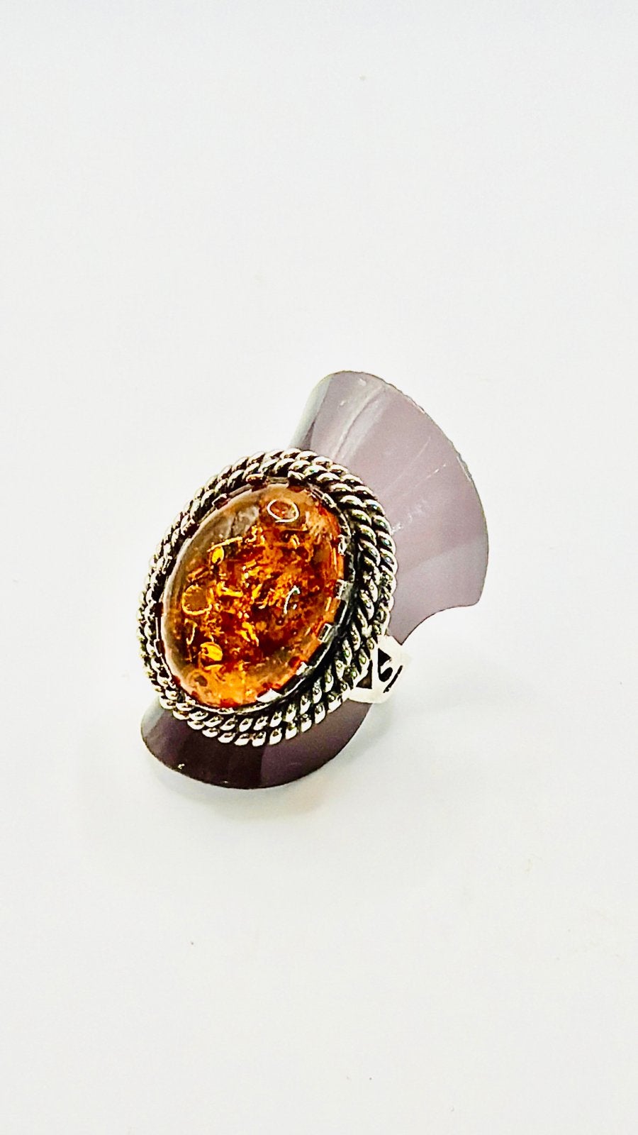 Vintage Zilveren ring met Grote Barnsteen (Amber) Maat 18, 18 tot 19, Nieuw, Ophalen of Verzenden, Met edelsteen