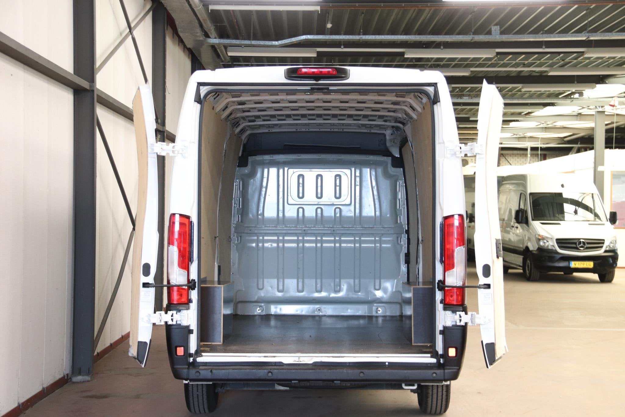 Peugeot Boxer 2.2 BlueHDi L4H2 AIRCO CRUISE CONTOL EURO 6, Voorwielaandrijving, Stof, Gebruikt, Euro 6