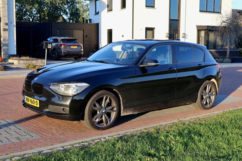 BMW 1-Serie 114i EDE / 5-DR (2014) Zwart, Auto's, 1-Serie, Zwart, 4 cilinders, Zwart