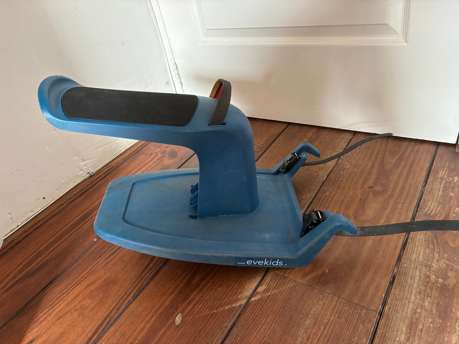 Evekids meerijdplankje met zitje kid sit, Ophalen, Rugleuning, Gebruikt, Kunststof