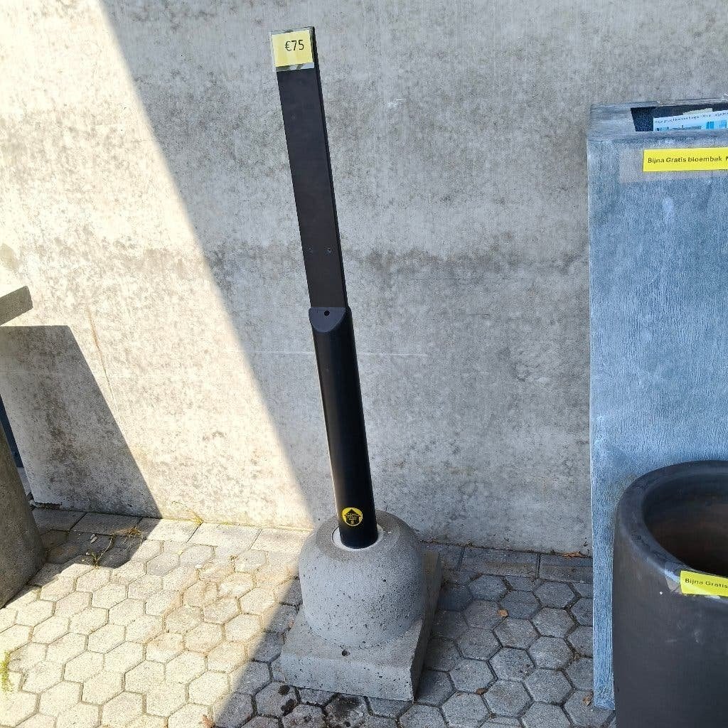 2X PROFESSIONELE STAANDER MET BETONVOET VOOR AFVALBAK, 40 liter of meer, Ophalen, Gebruikt, Overige materialen
