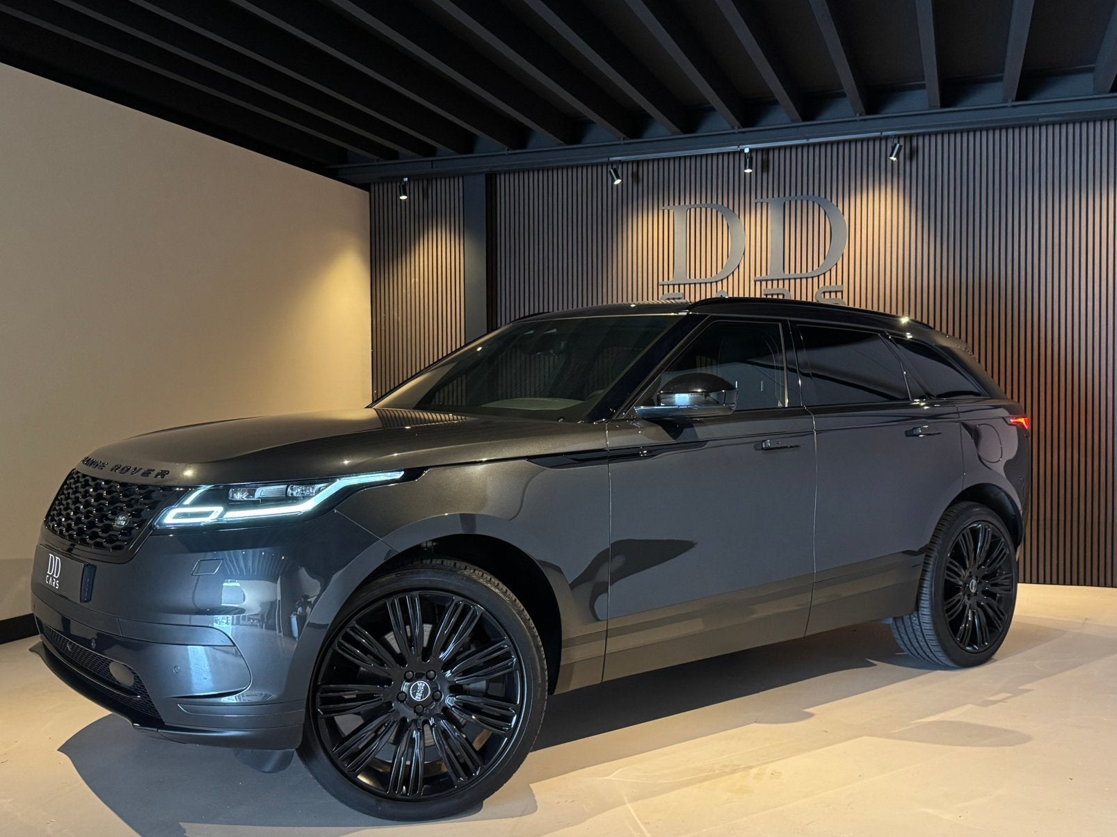 Land Rover Range Rover Velar P400e 404pk | Meridian | Pano |, Automaat, 2174 kg, Zwart, 4 cilinders